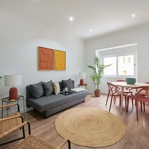 Spacious&light-filled 4br By Timecoler Amadora